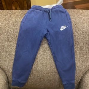 Very gently used Nike sweatpants, size 6.
